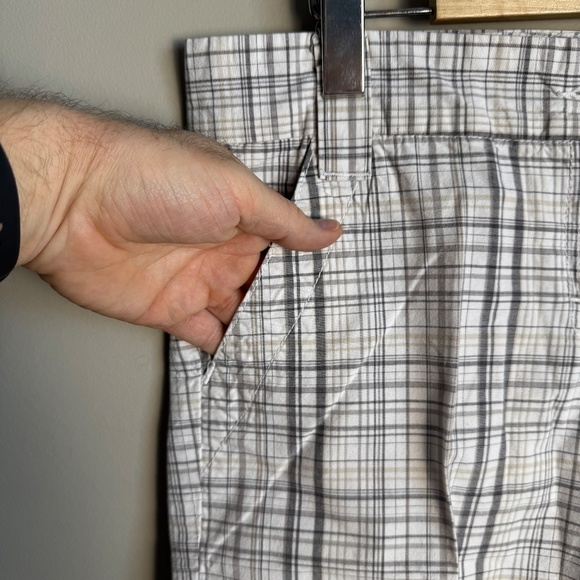 Calvin Klein Jeans Women's Plaid Bermuda Shorts Lightweight Walking White/Gray 8 - Picture 3 of 16